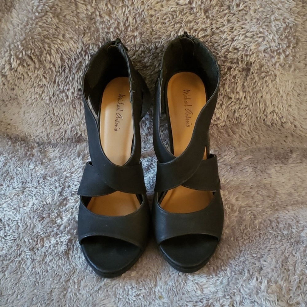 NWOT! Michael Antonio Black Strappy Sandals - Picture 3 of 5